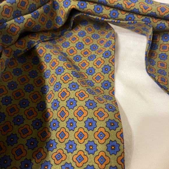 Paul Stuart Ascot - Picture 3 of 5